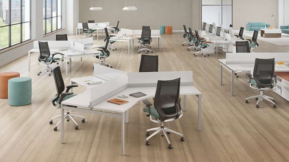 The Perks and Pitfalls of Hotdesking